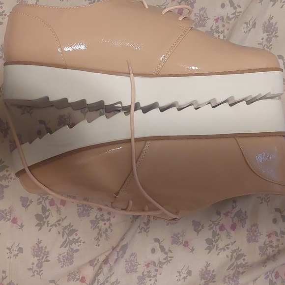 Shoe - Picture 5 of 6